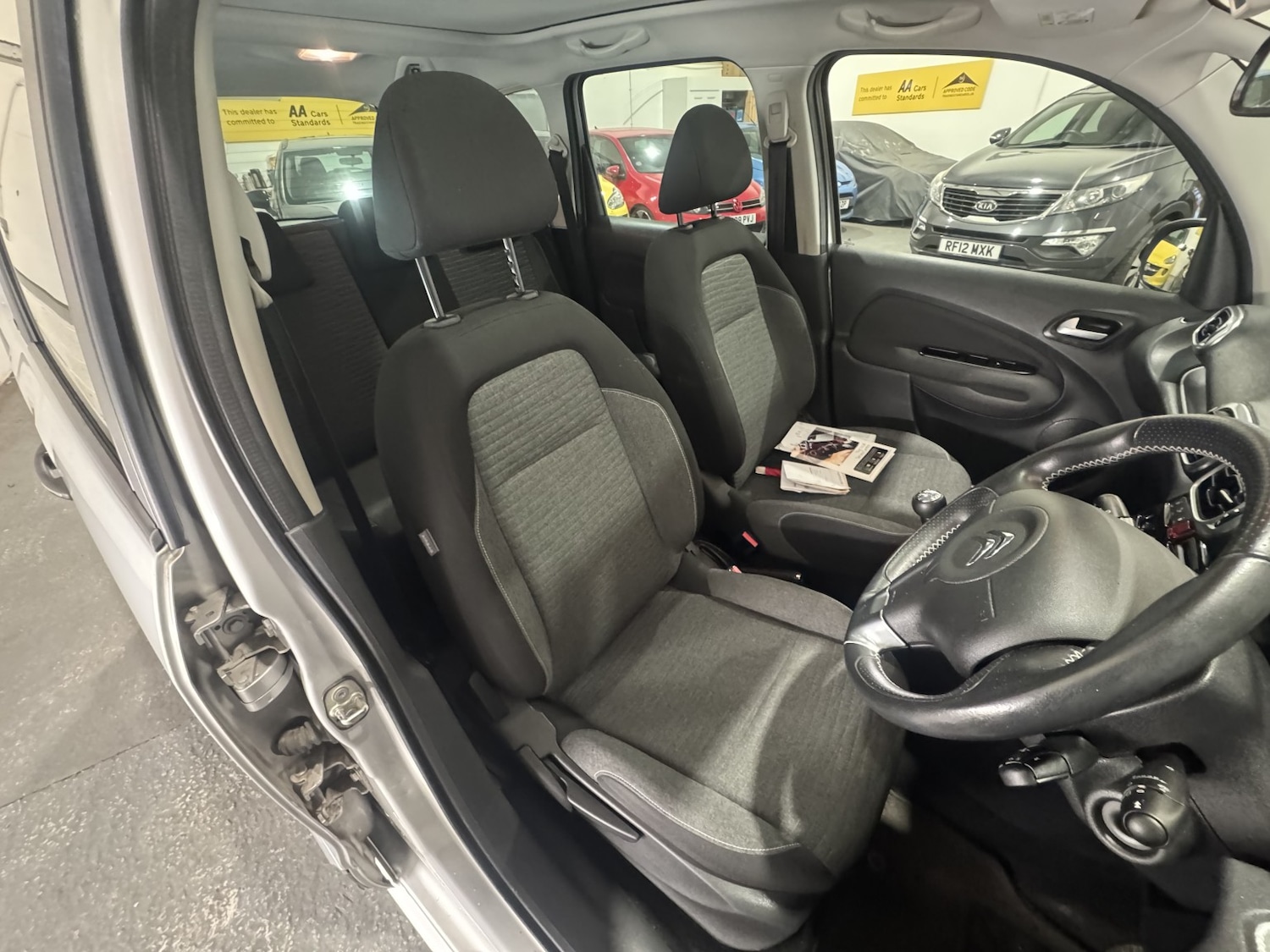 Used Citroen C3 Picasso 2017 for sale - 76712353: Photo 17