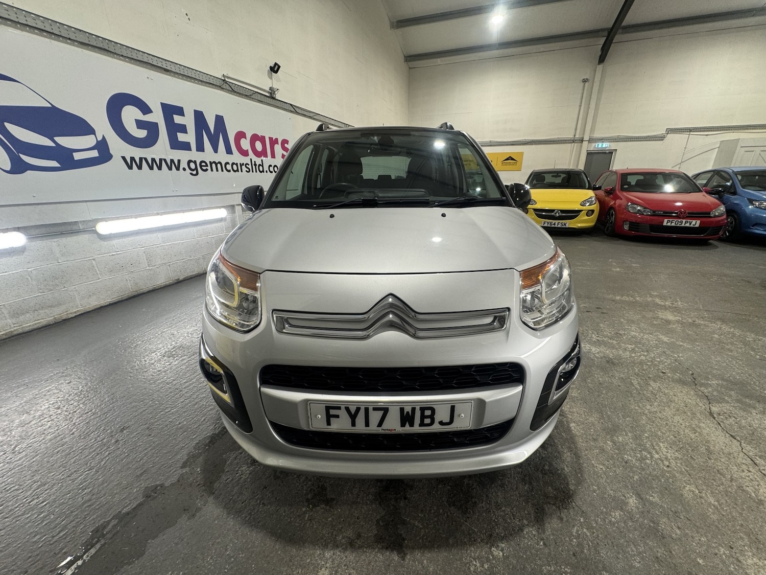Used Citroen C3 Picasso 2017 for sale - 76712353: Photo 2