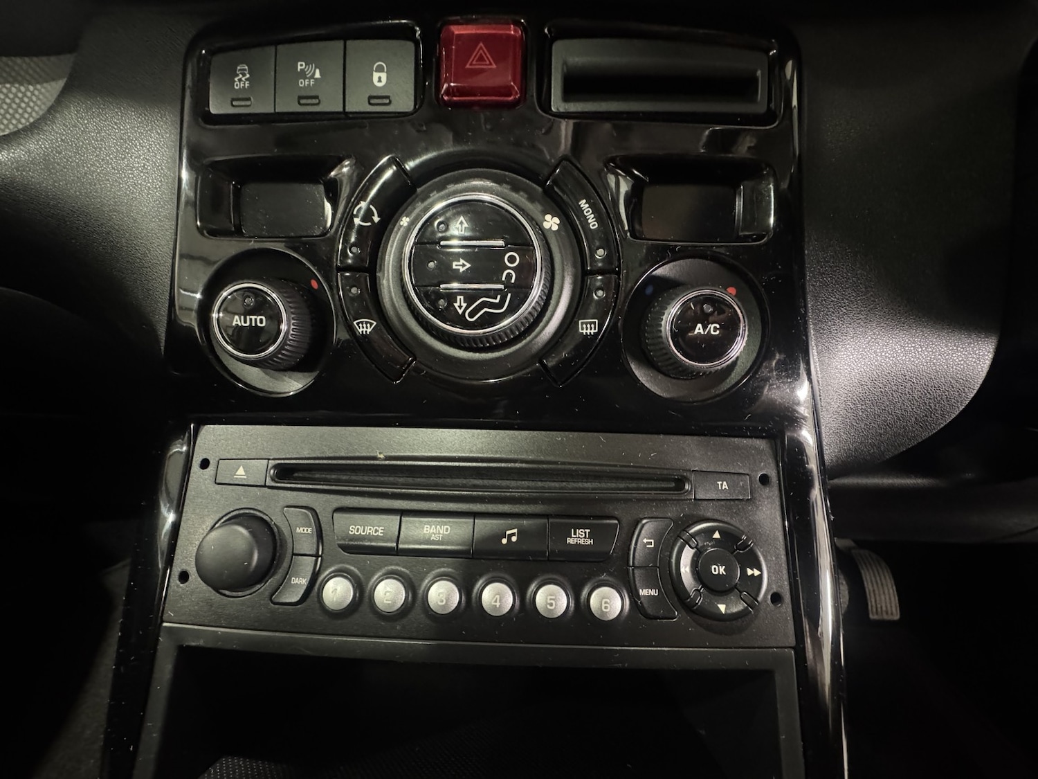 Used Citroen C3 Picasso 2017 for sale - 76712353: Photo 28