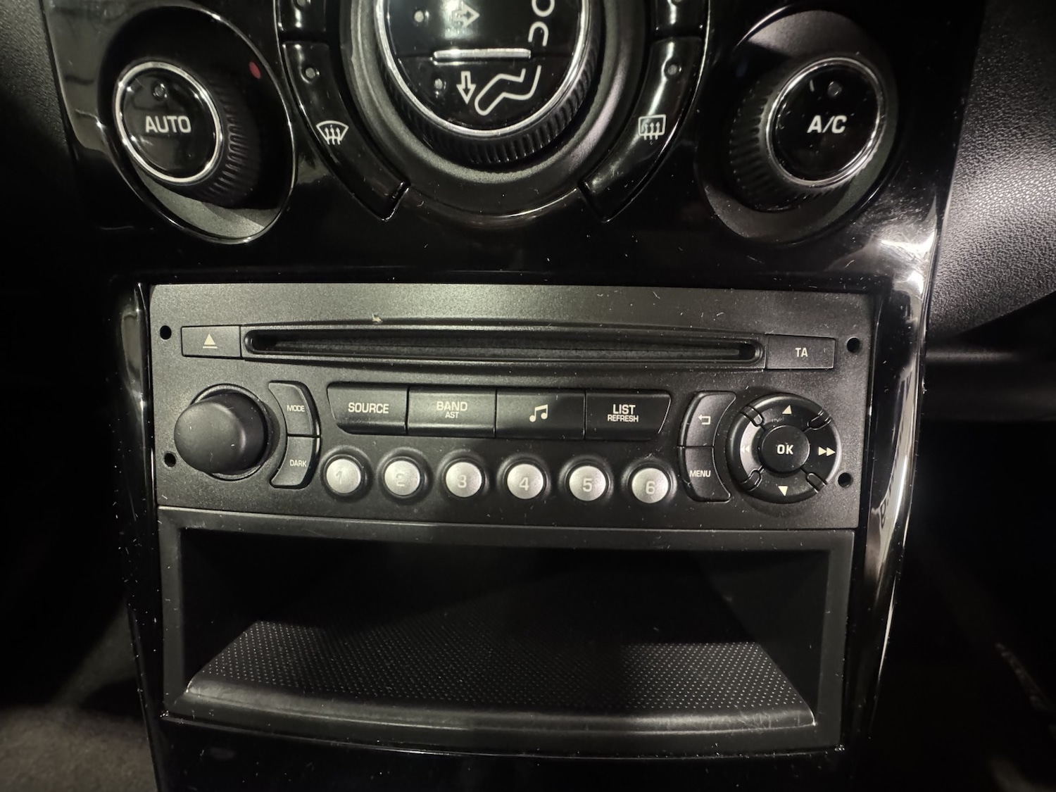 Used Citroen C3 Picasso 2017 for sale - 76712353: Photo 29