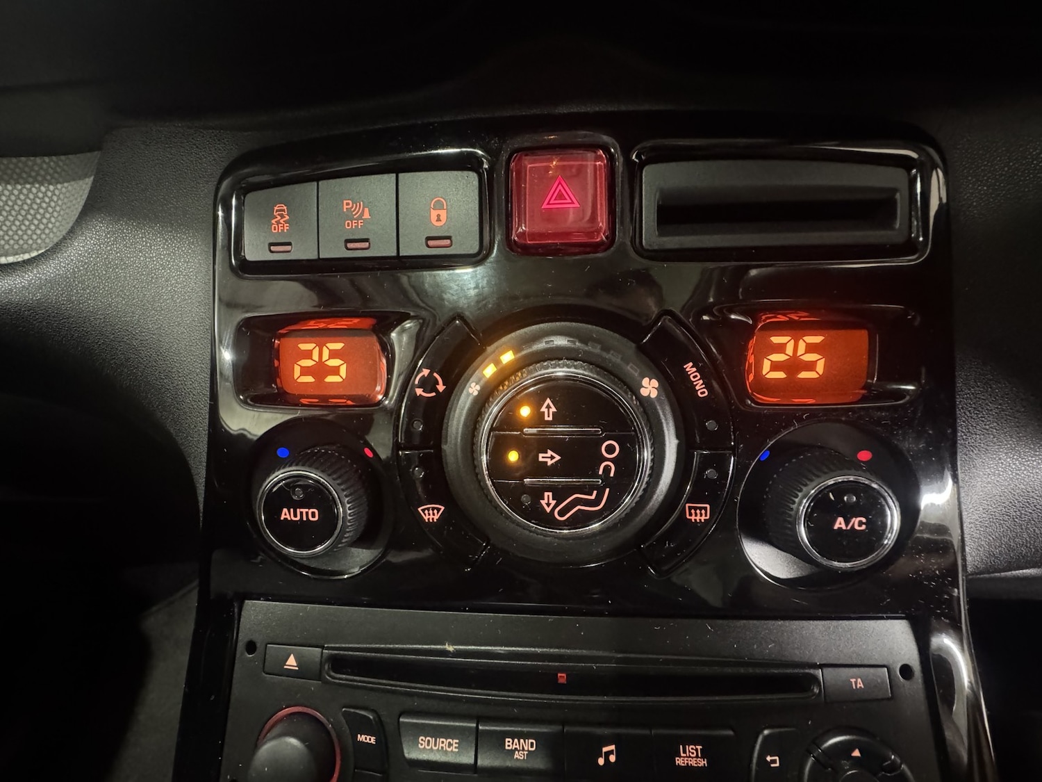 Used Citroen C3 Picasso 2017 for sale - 76712353: Photo 33