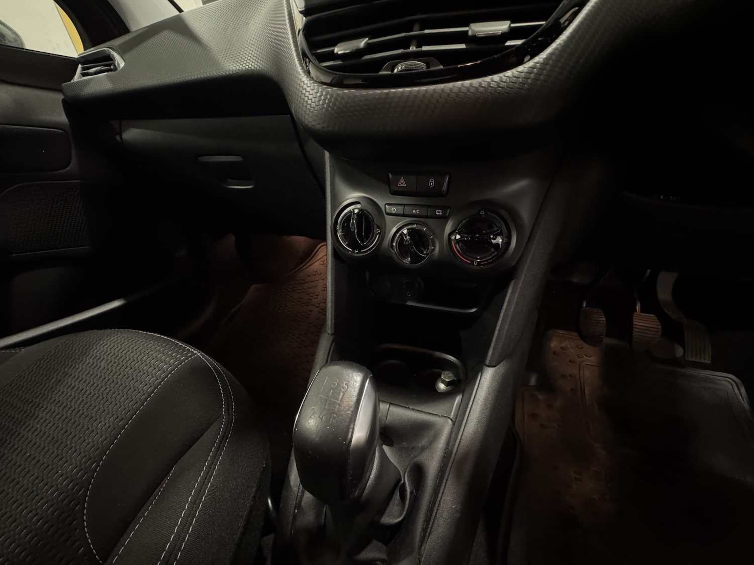 Used Peugeot 208 2016 for sale - 76725685: Photo 41