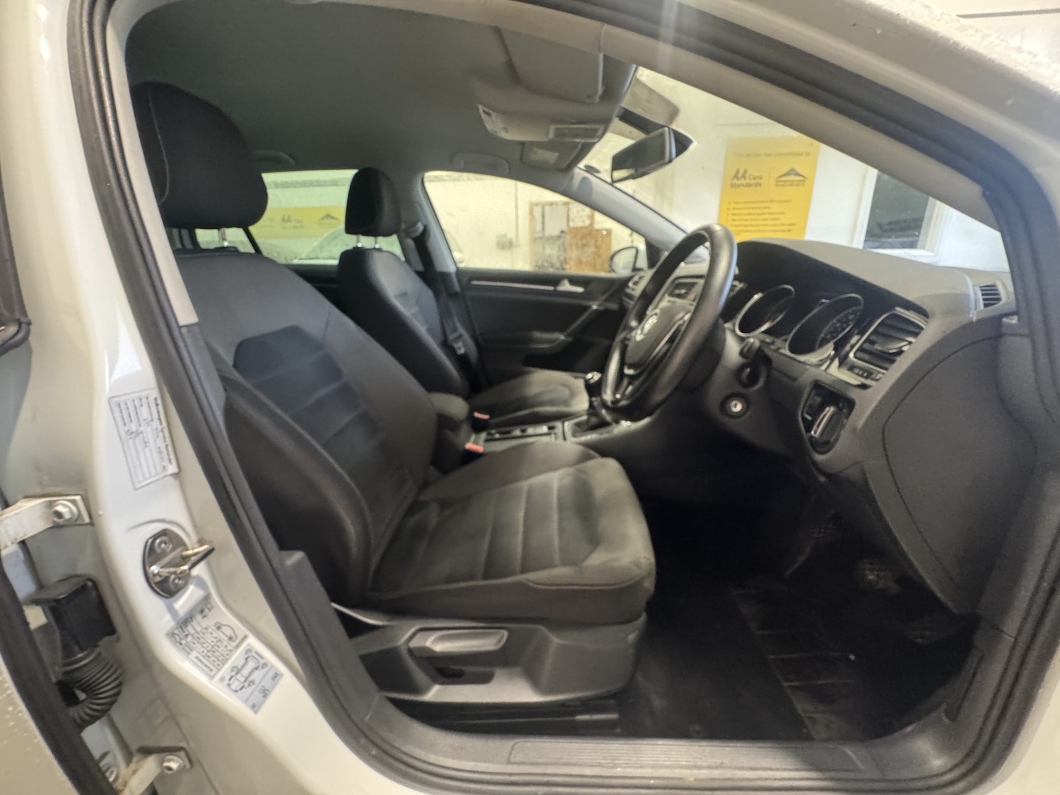 Used Volkswagen Golf 2016 for sale - 76142500: Photo 30