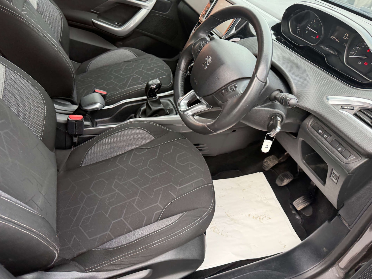 Used Peugeot 2008 2017 for sale - 77630705: Photo 21