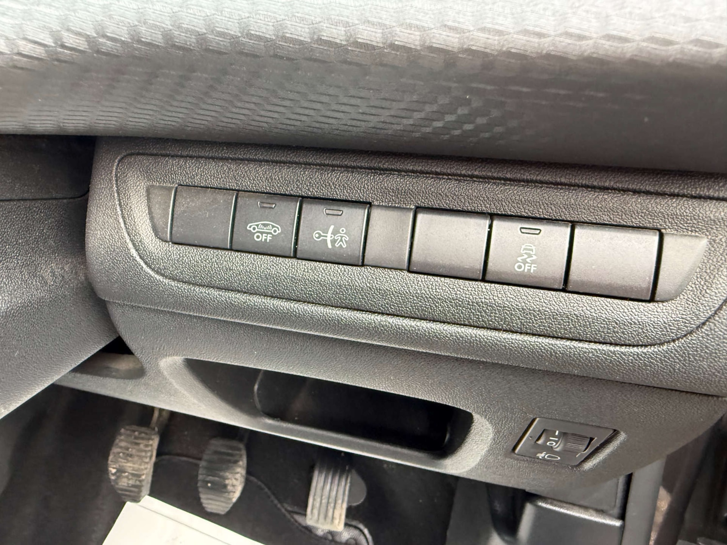 Used Peugeot 2008 2017 for sale - 77630705: Photo 24