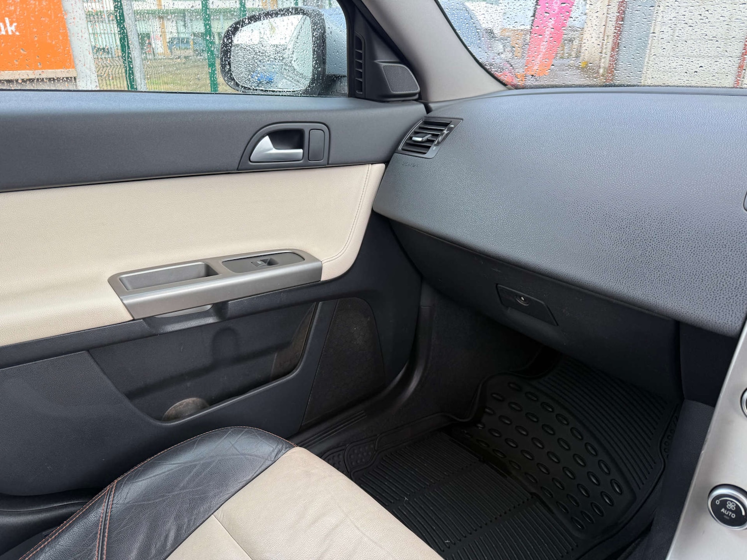 Used Volvo V50 2011 for sale - 77523286: Photo 27