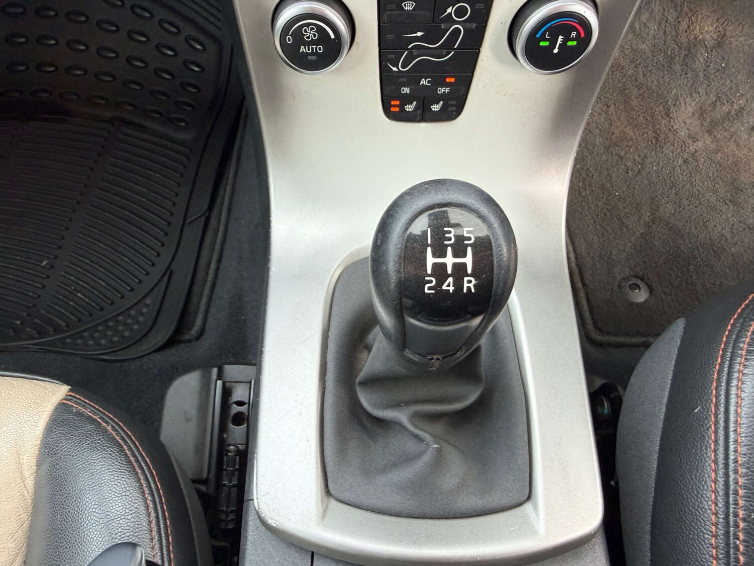 Used Volvo V50 2011 for sale - 77880390: Photo 29