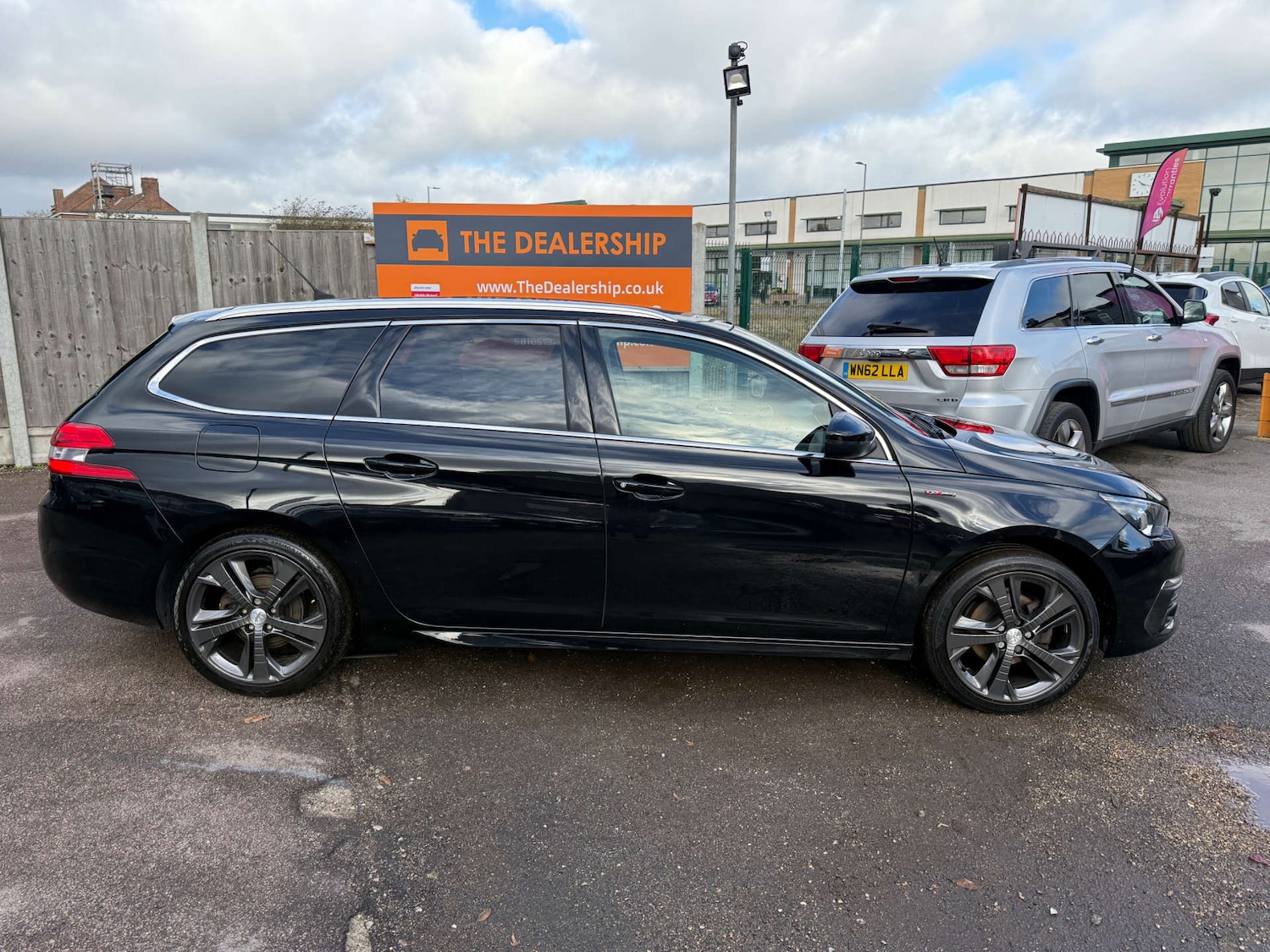 Used Peugeot 308 2017 for sale - 76333090: Photo 8