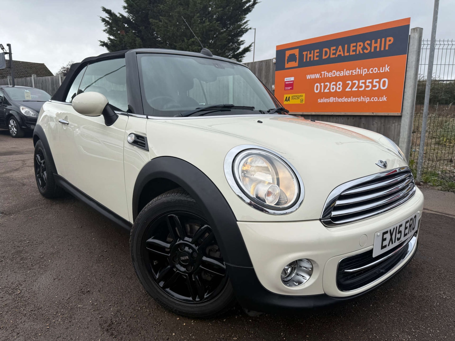 Used MINI Convertible 2015 for sale - 76422542: Photo 1