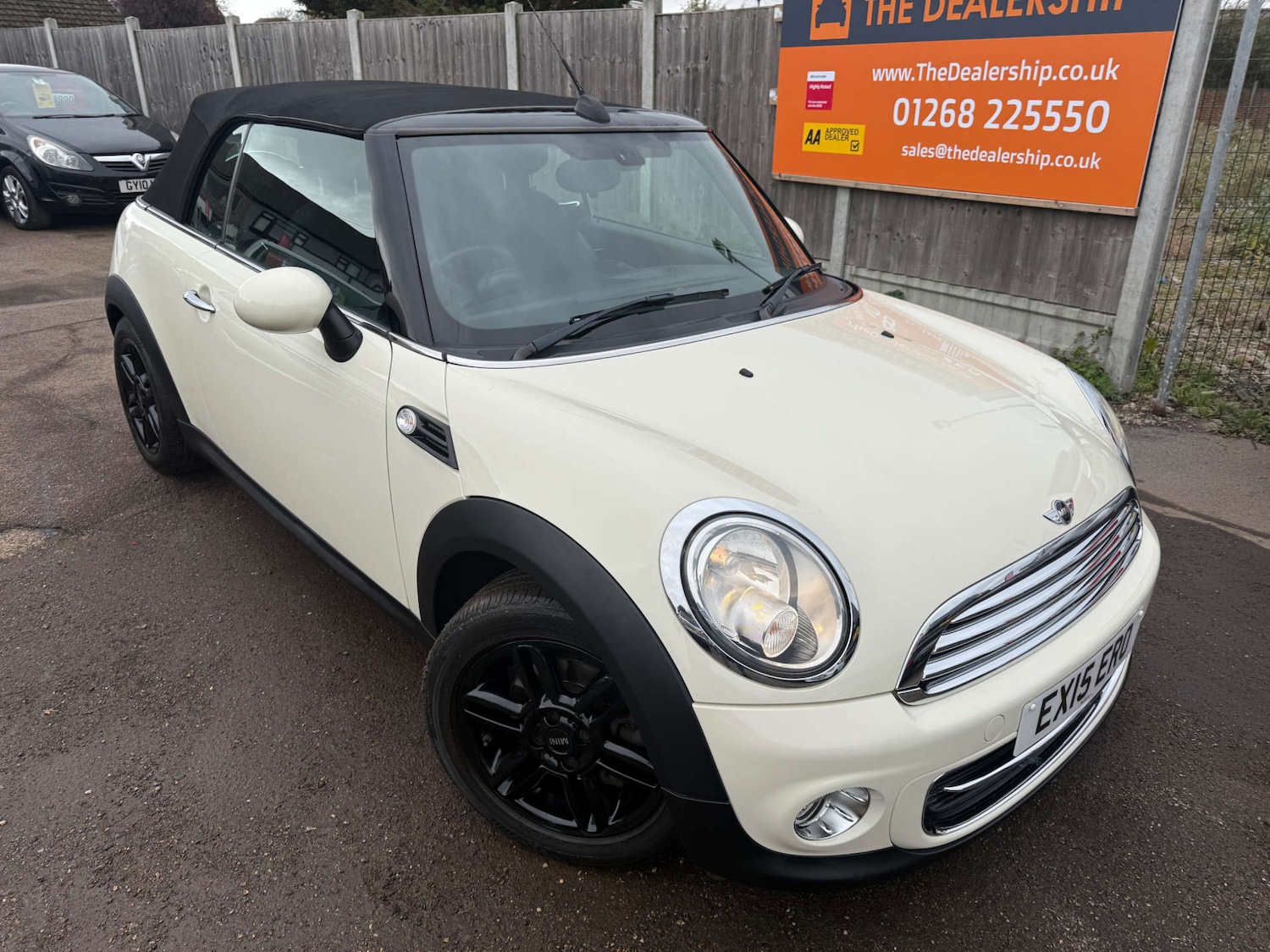 Used MINI Convertible 2015 for sale - 76422542: Photo 2