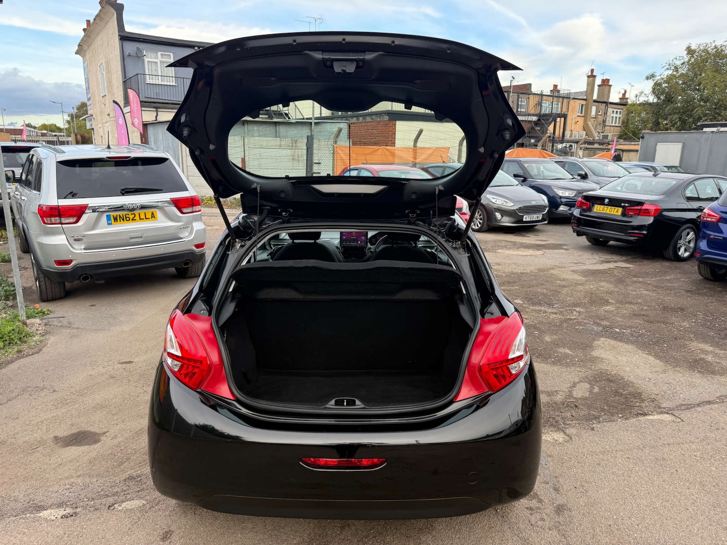 Used Peugeot 208 2013 for sale - 76351998: Photo 13