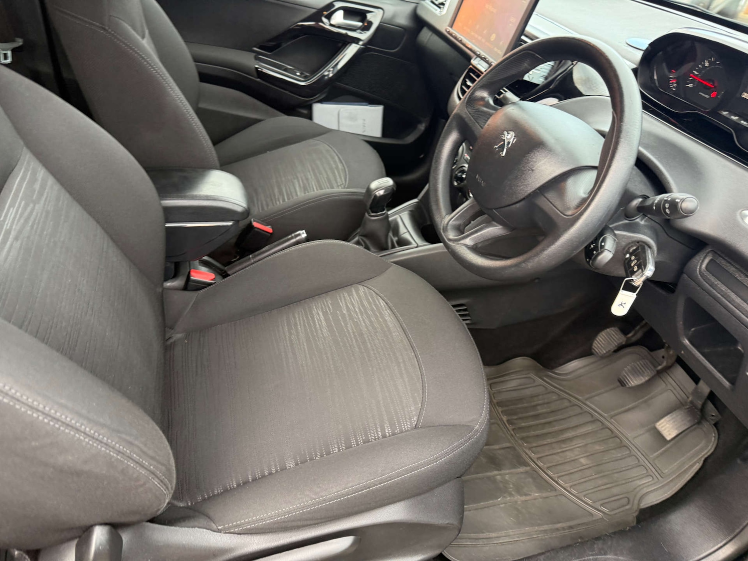 Used Peugeot 208 2013 for sale - 76351998: Photo 19