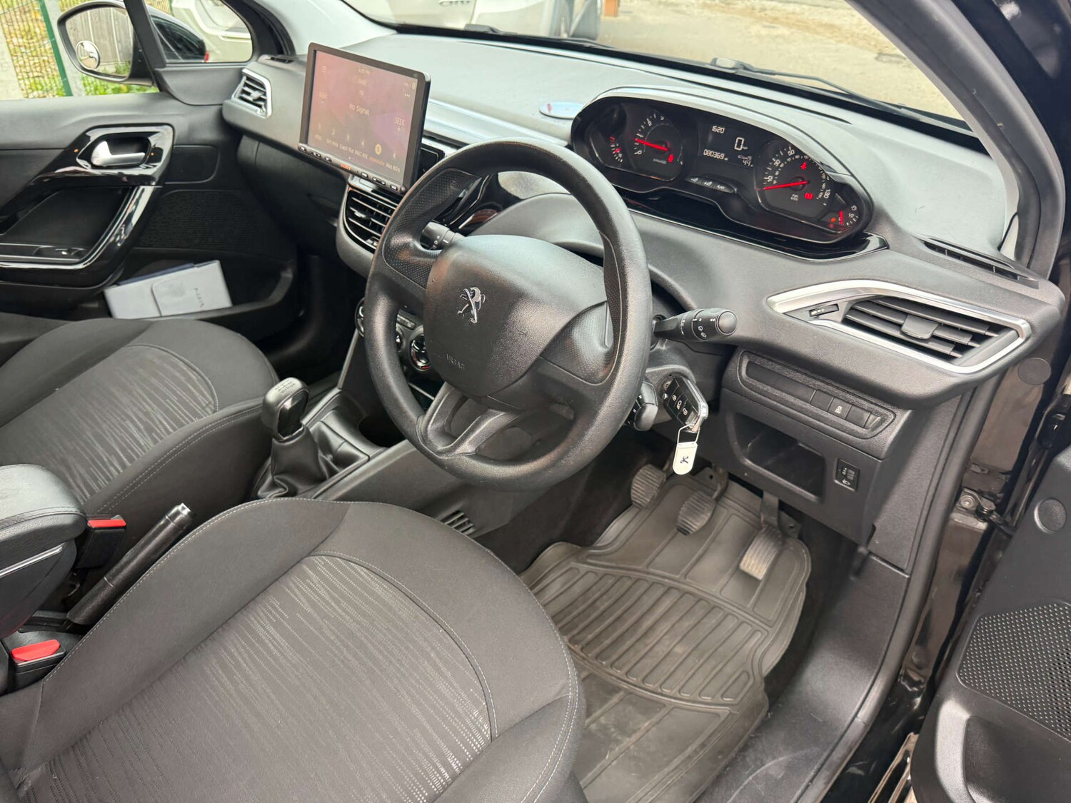 Used Peugeot 208 2013 for sale - 76351998: Photo 20