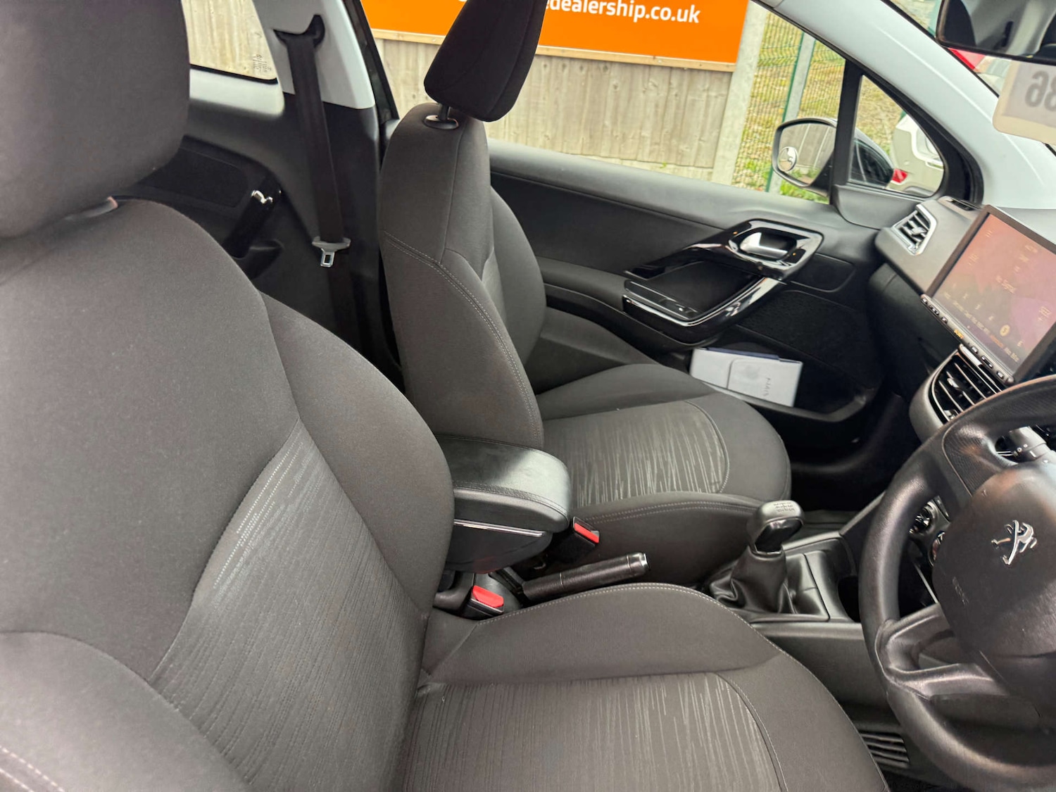 Used Peugeot 208 2013 for sale - 76351998: Photo 24