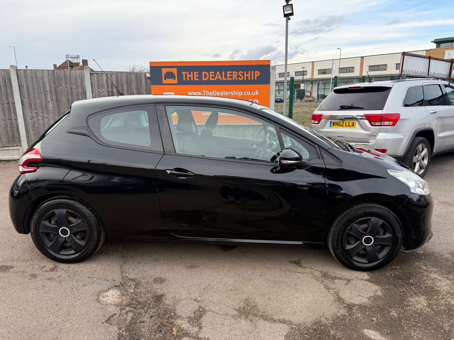 Used Peugeot 208 2013 for sale - 76351998: Photo 4