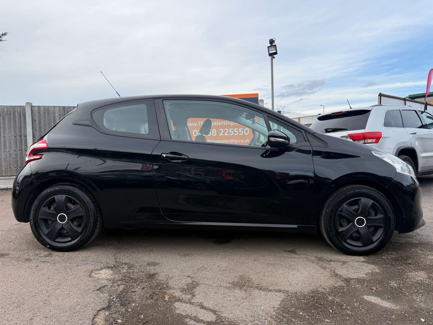 Used Peugeot 208 2013 for sale - 76351998: Photo 5