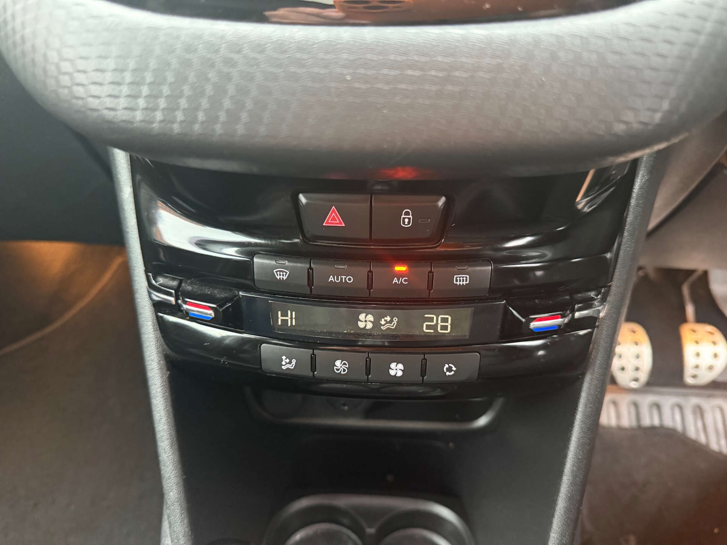 Used Peugeot 208 2017 for sale - 76854624: Photo 37