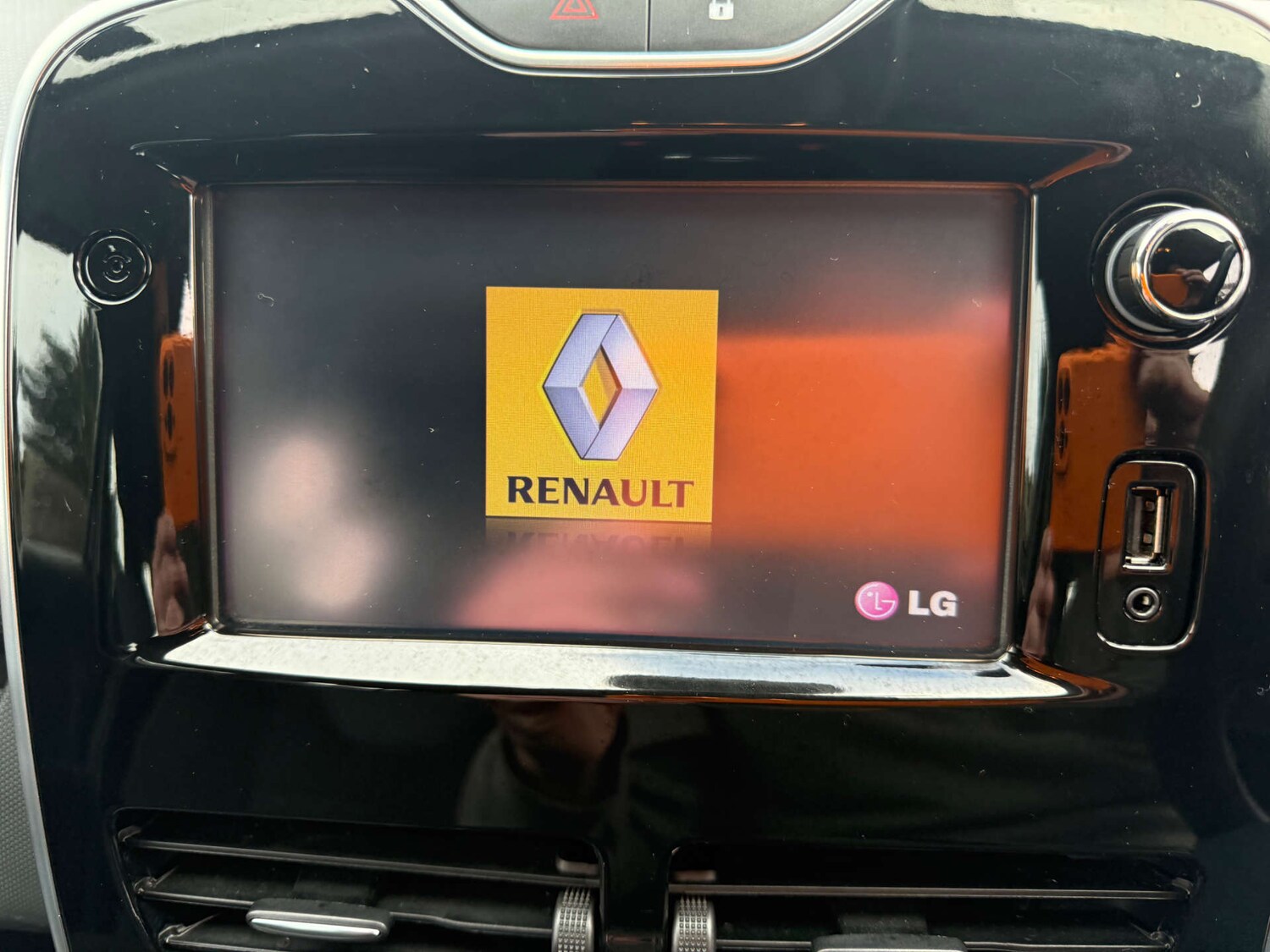 Used Renault Clio 2015 for sale - 77470096: Photo 33