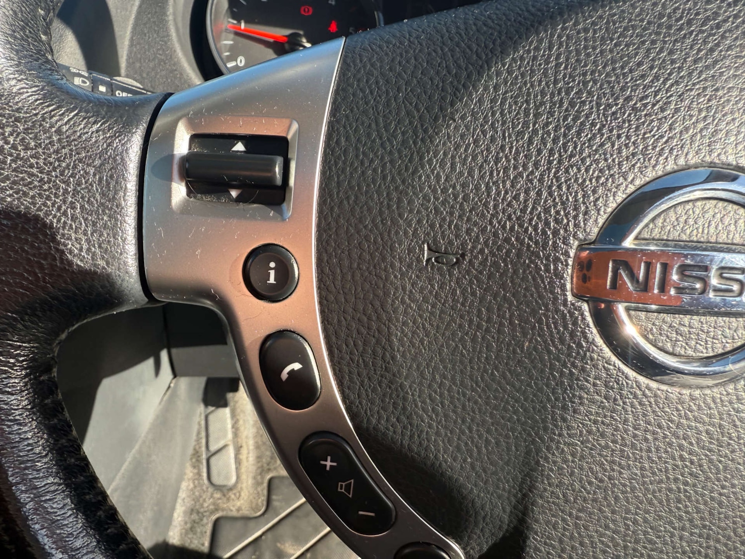 Used Nissan Qashqai 2012 for sale - 76527112: Photo 37