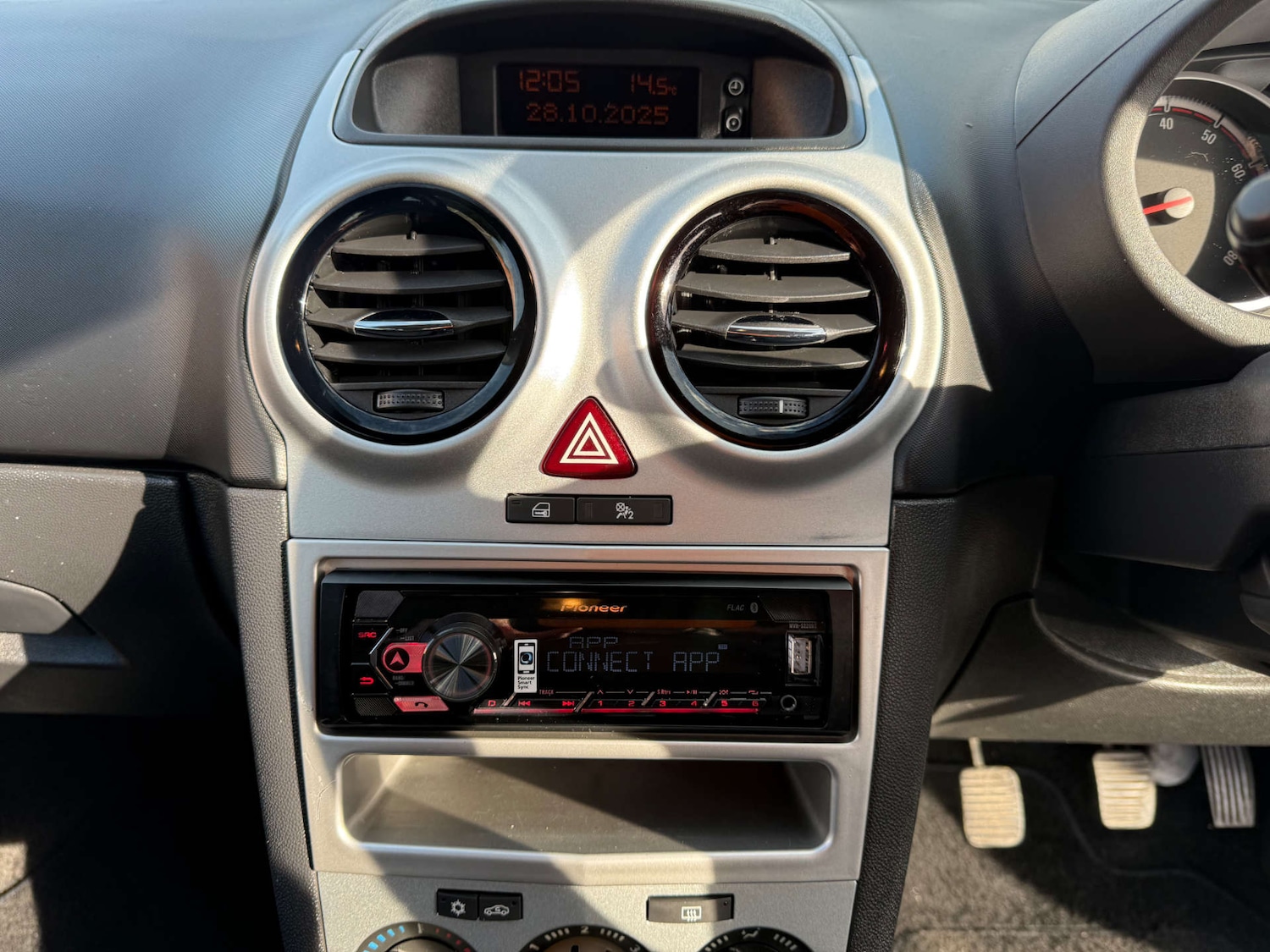 Used Vauxhall Corsa 2010 for sale - 76391865: Photo 32