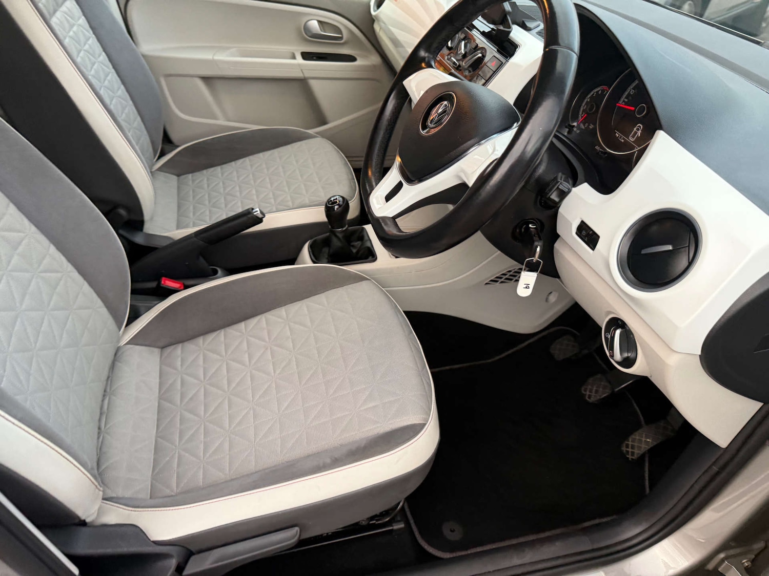 Used Volkswagen up! 2020 for sale - 76483216: Photo 27