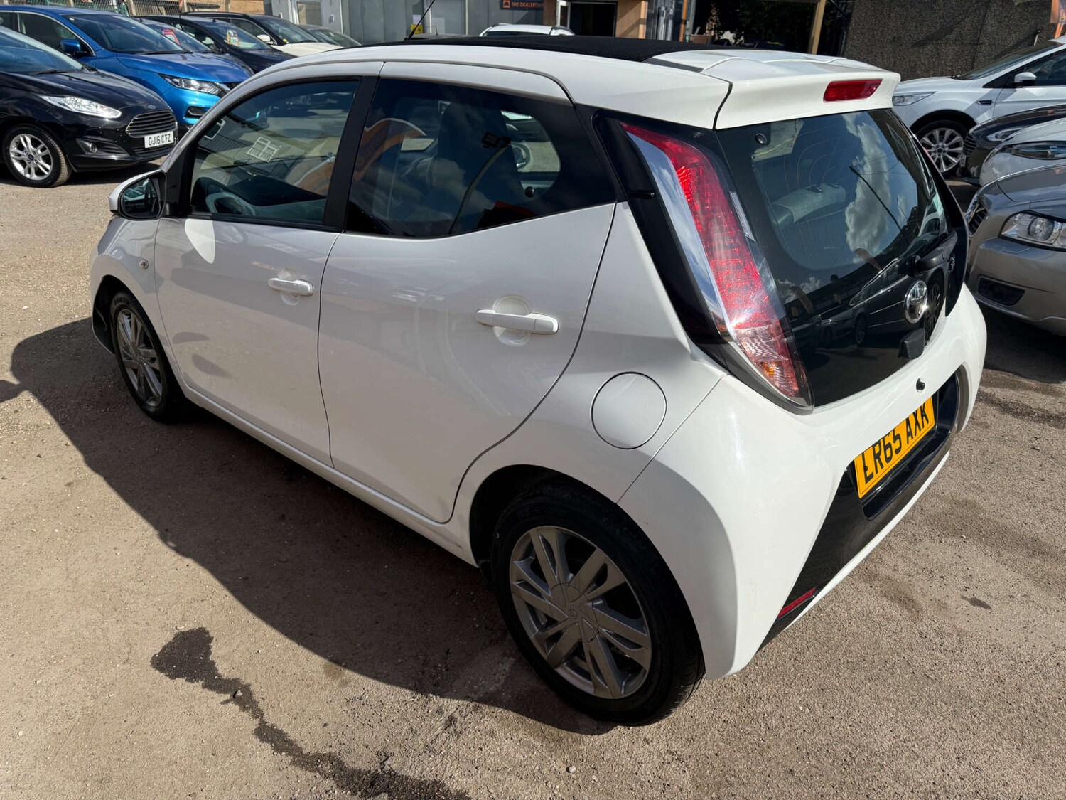 Used Toyota AYGO 2015 for sale - 78219421: Photo 15