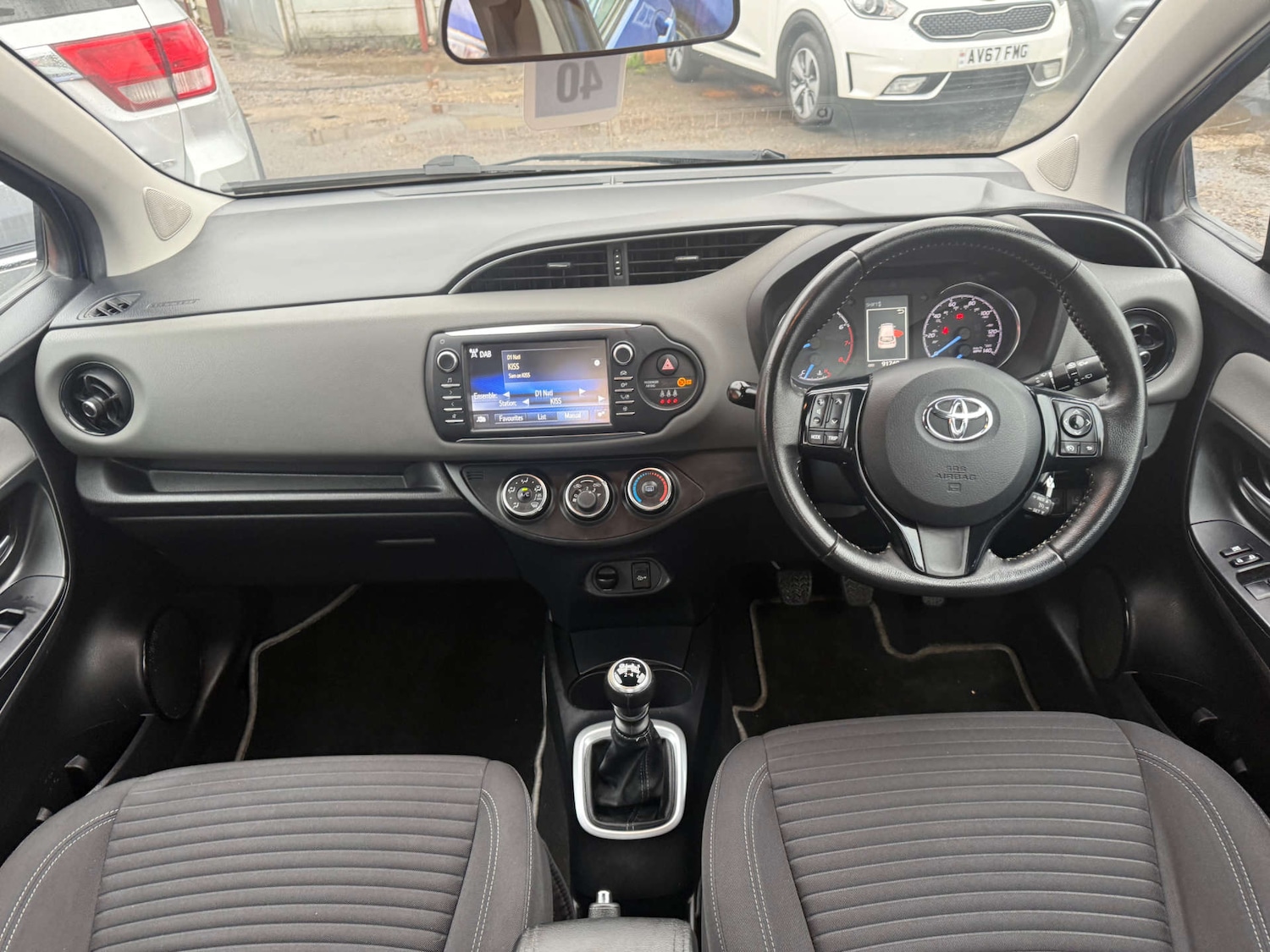 Used Toyota Yaris 2017 for sale - 76854623: Photo 22