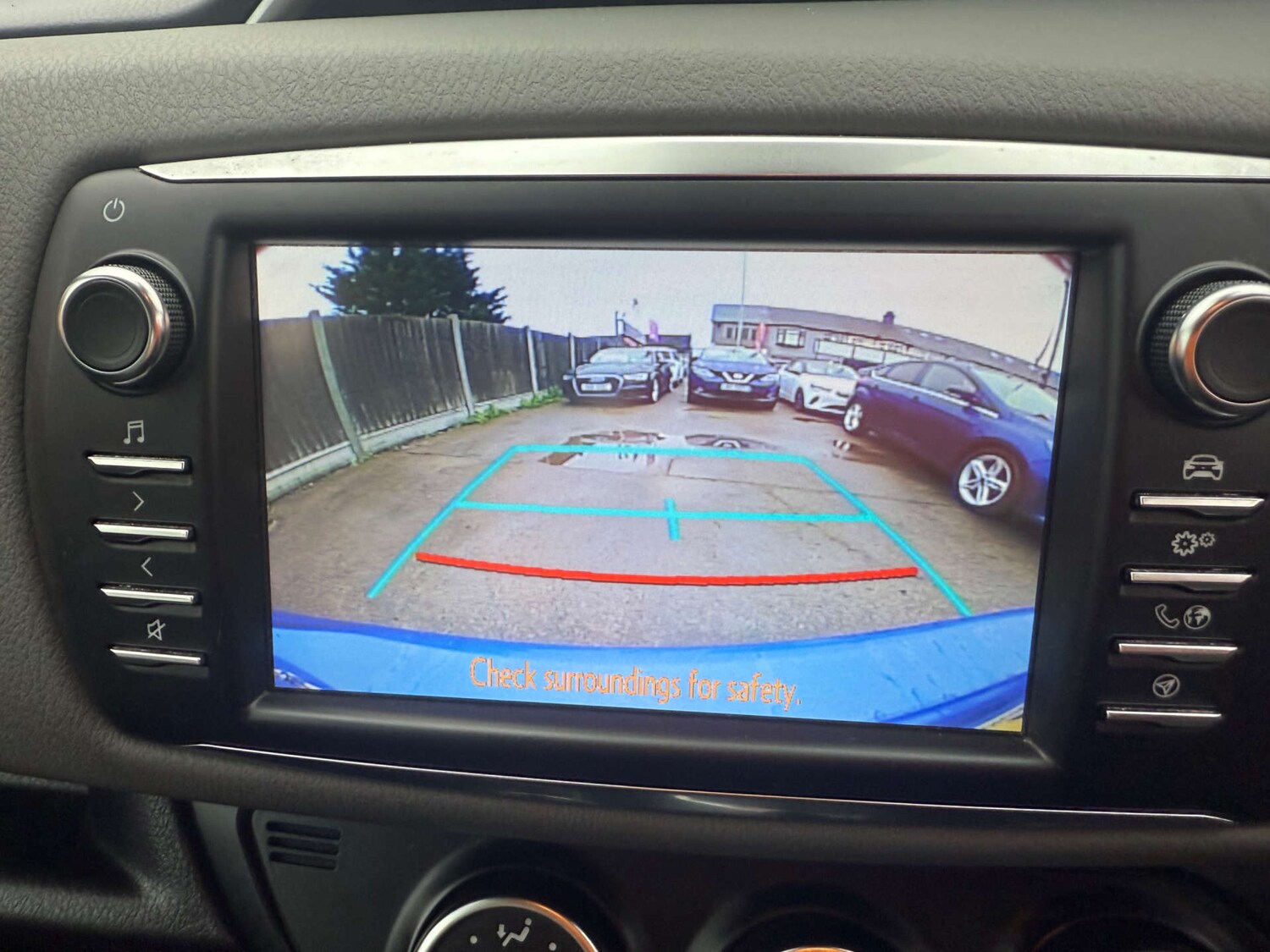 Used Toyota Yaris 2017 for sale - 76854623: Photo 37