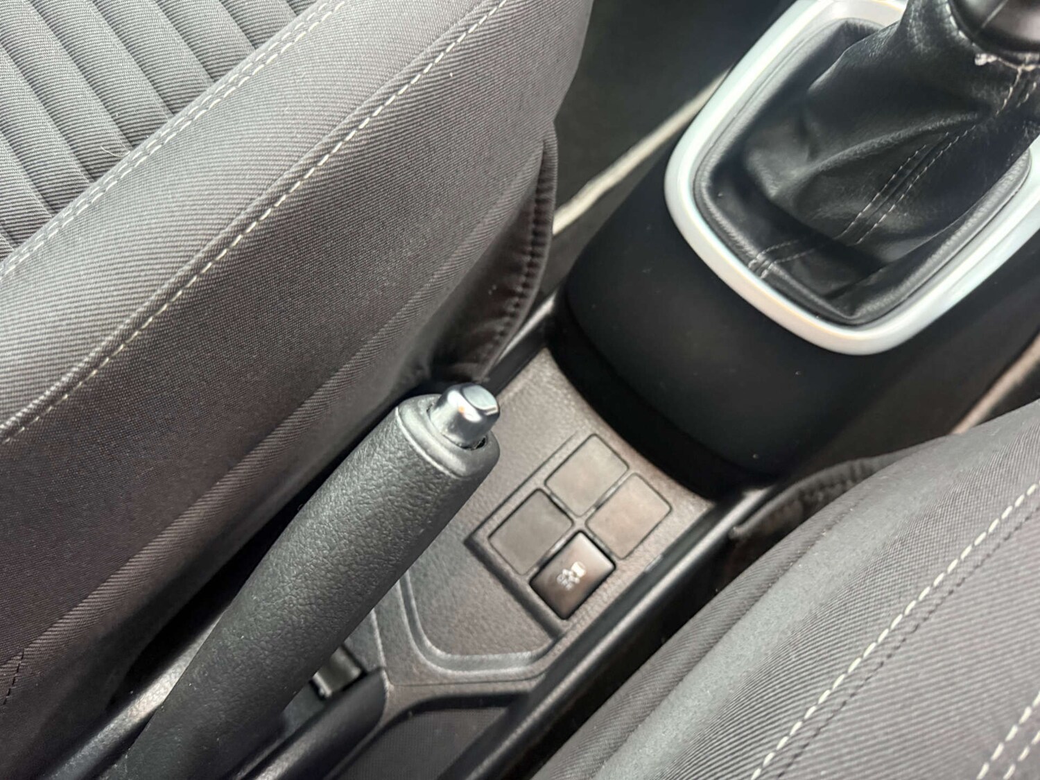 Used Toyota Yaris 2017 for sale - 76854623: Photo 39