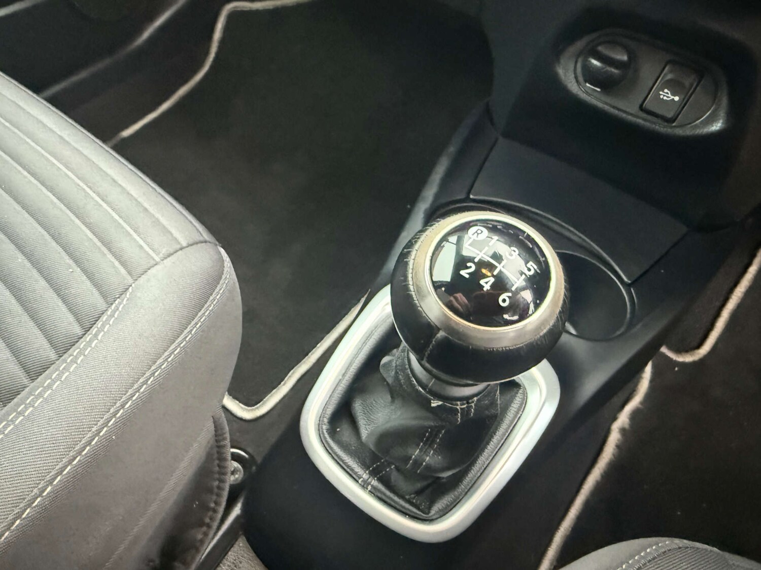 Used Toyota Yaris 2017 for sale - 76854623: Photo 40