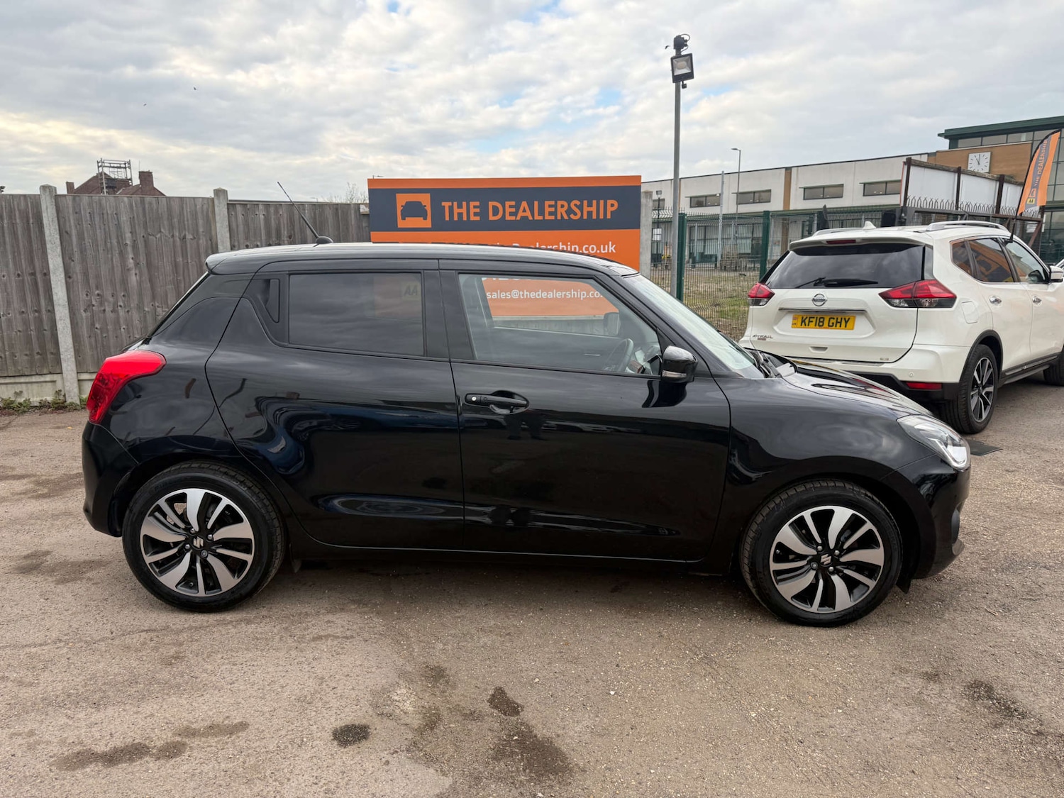 Used Suzuki Swift 2018 for sale - 78083558: Photo 3