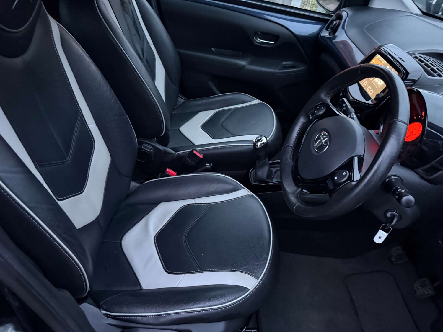 Used Toyota AYGO 2015 for sale - 77676617: Photo 19