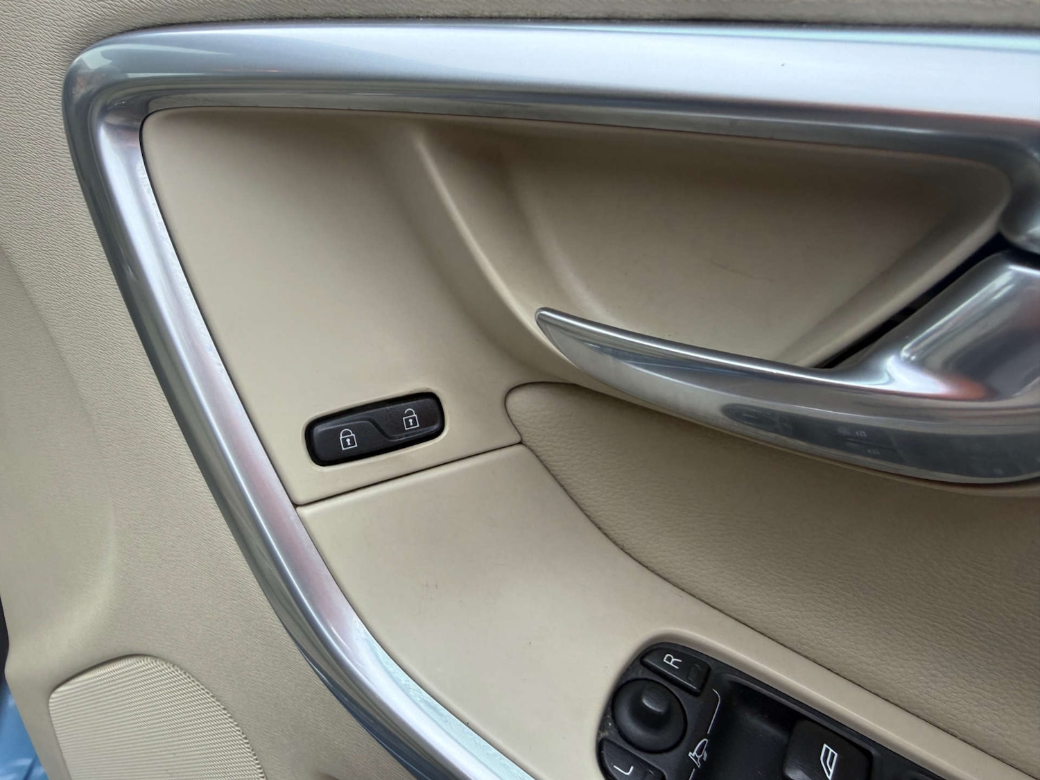 Used Volvo XC60 2015 for sale - 78003807: Photo 27