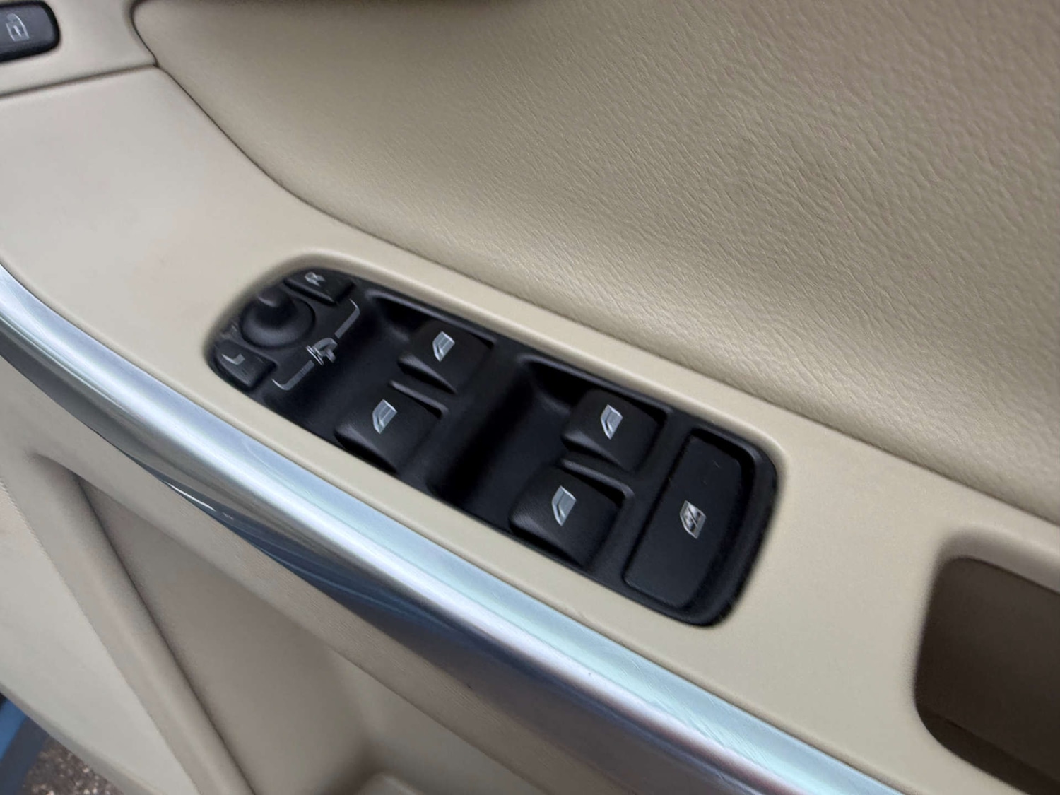 Used Volvo XC60 2015 for sale - 78003807: Photo 28