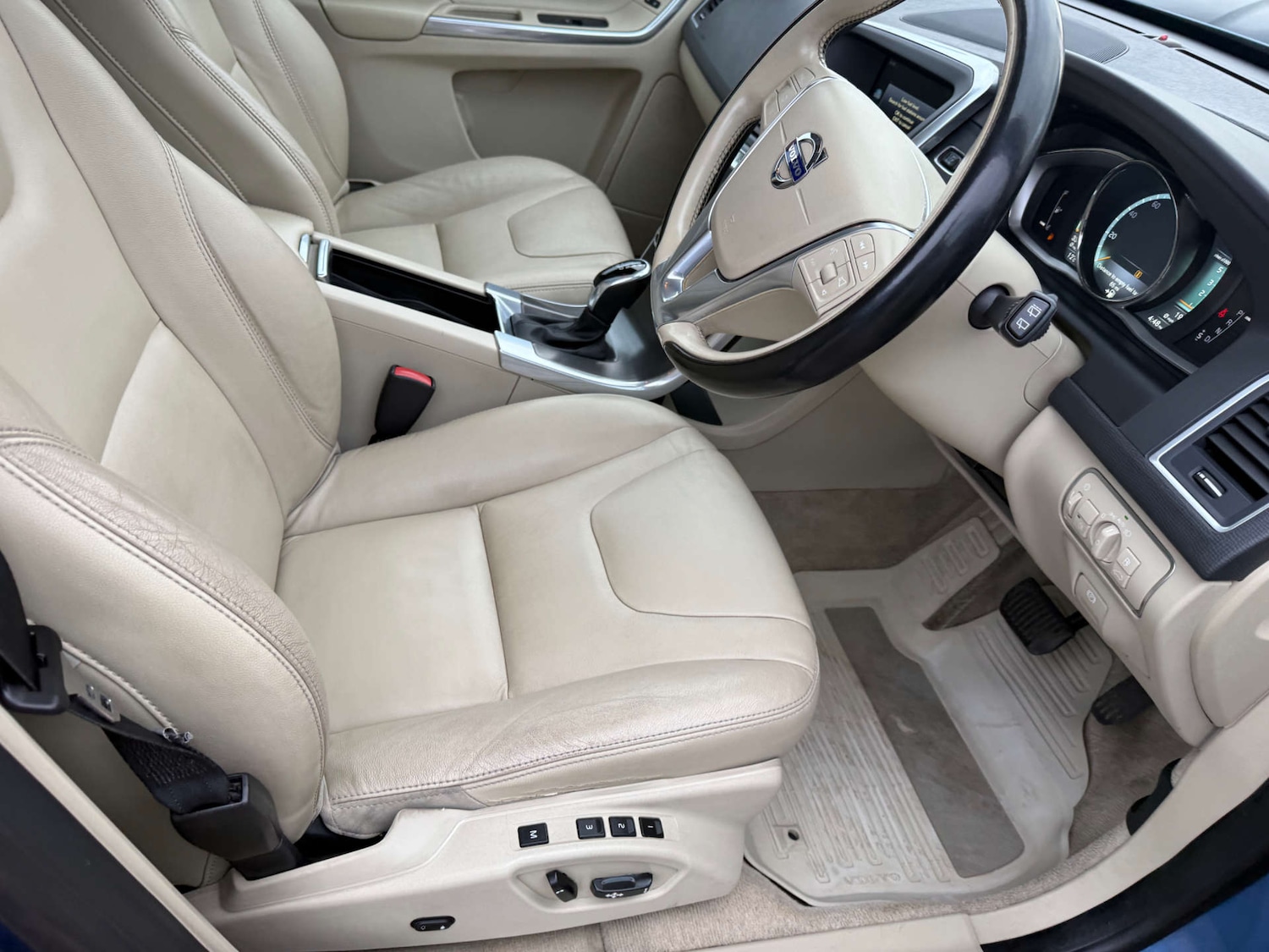 Used Volvo XC60 2015 for sale - 78003807: Photo 35