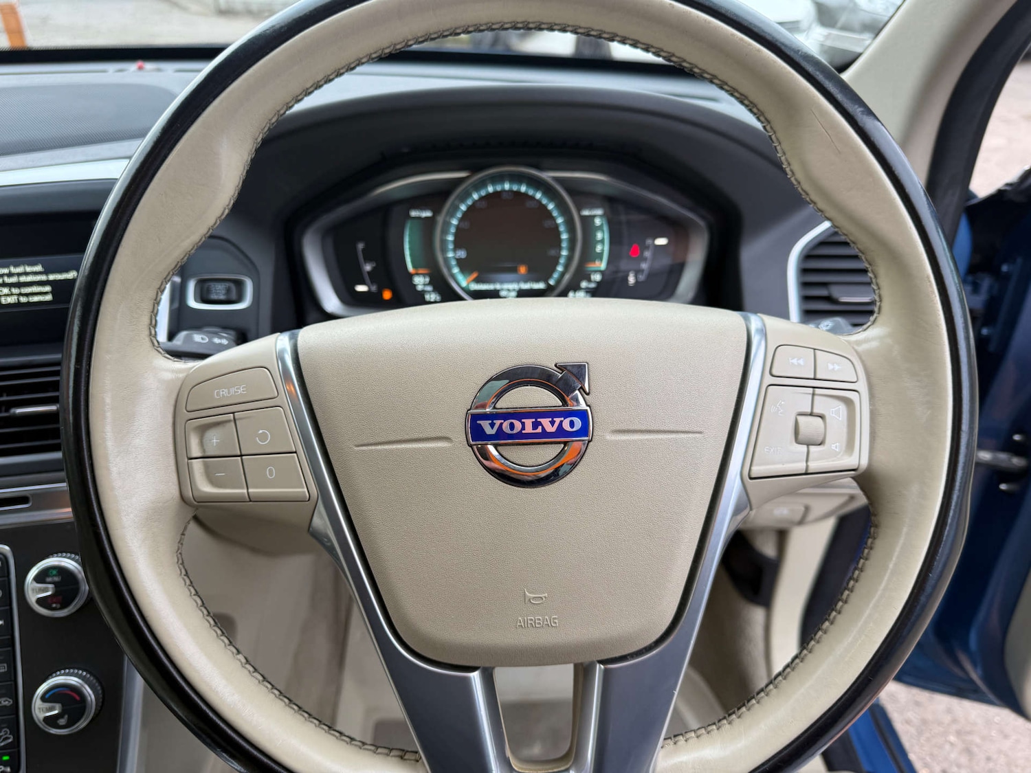 Used Volvo XC60 2015 for sale - 78003807: Photo 36