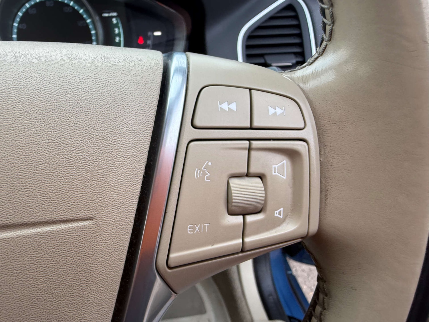 Used Volvo XC60 2015 for sale - 78003807: Photo 40