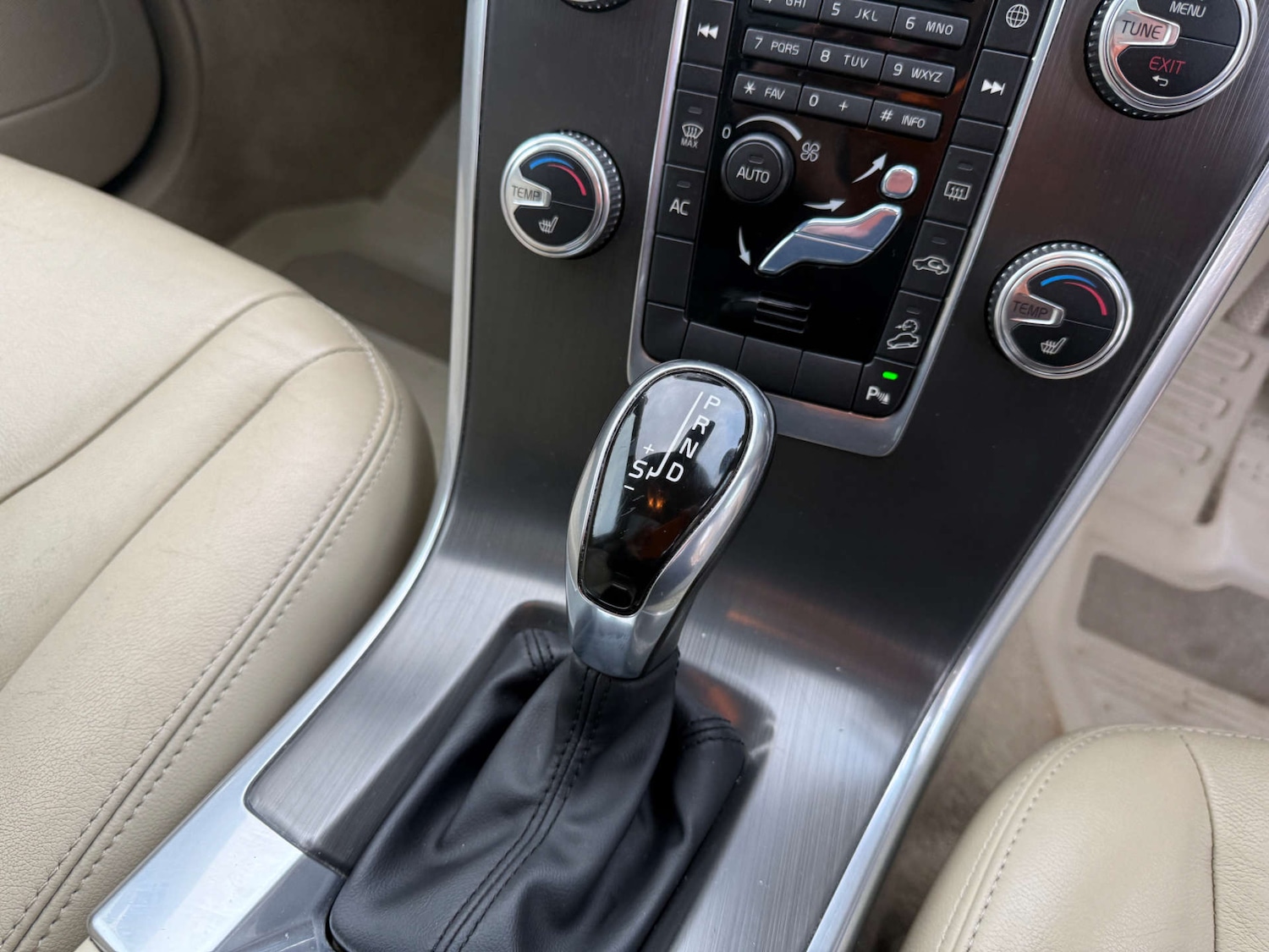 Used Volvo XC60 2015 for sale - 78003807: Photo 42