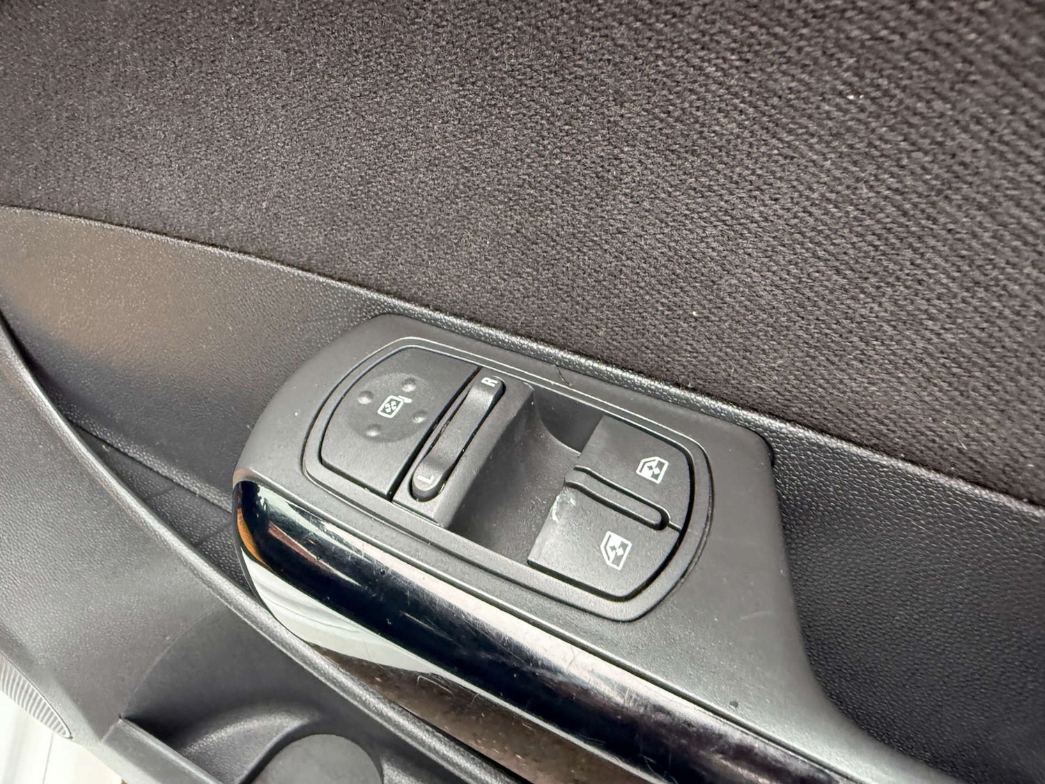 Used Vauxhall Corsa 2011 for sale - 77708231: Photo 17