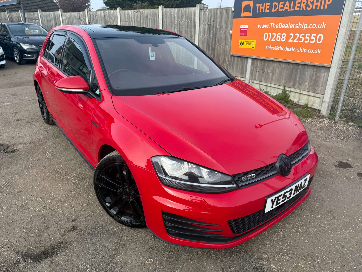 Used Volkswagen Golf 2017 for sale - 77963207: Photo 2