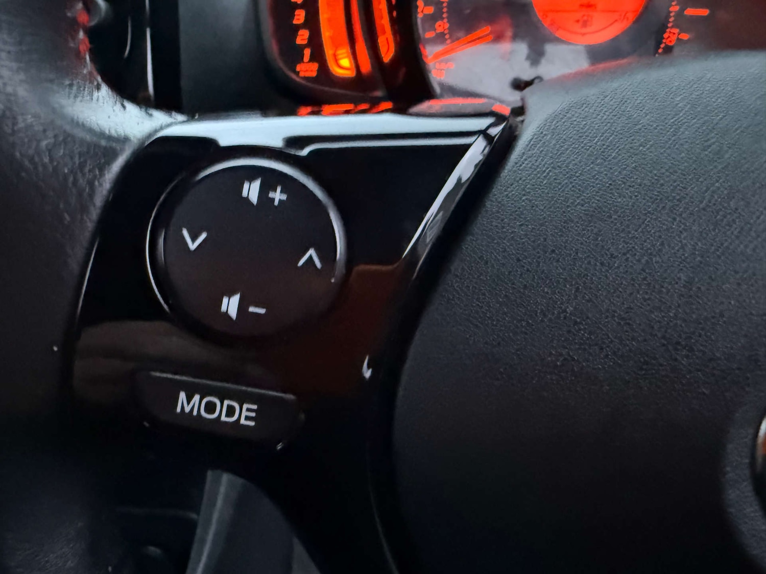 Used Toyota AYGO 2015 for sale - 77236274: Photo 27