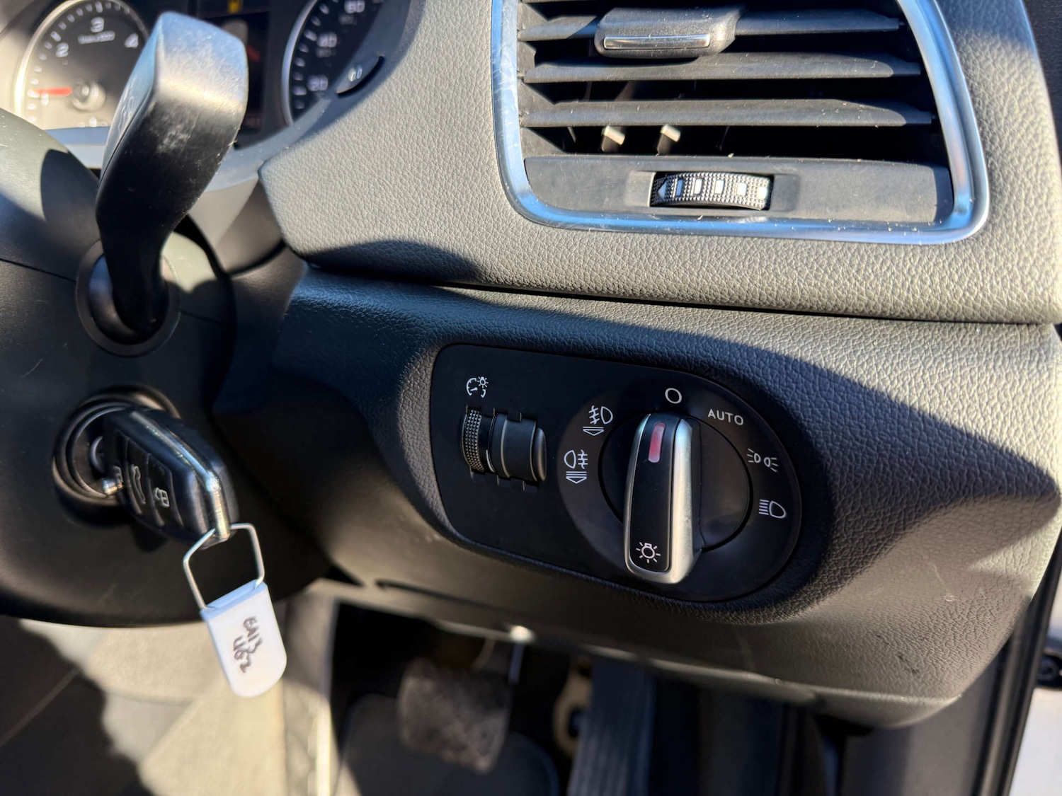 Used Audi Q3 2013 for sale - 76757129: Photo 32