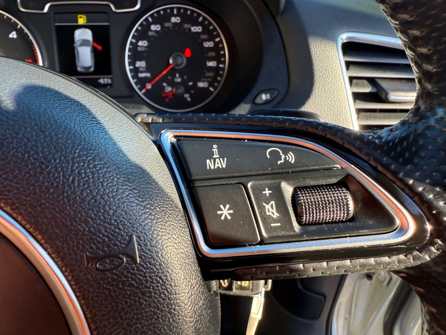 Used Audi Q3 2013 for sale - 76757129: Photo 35