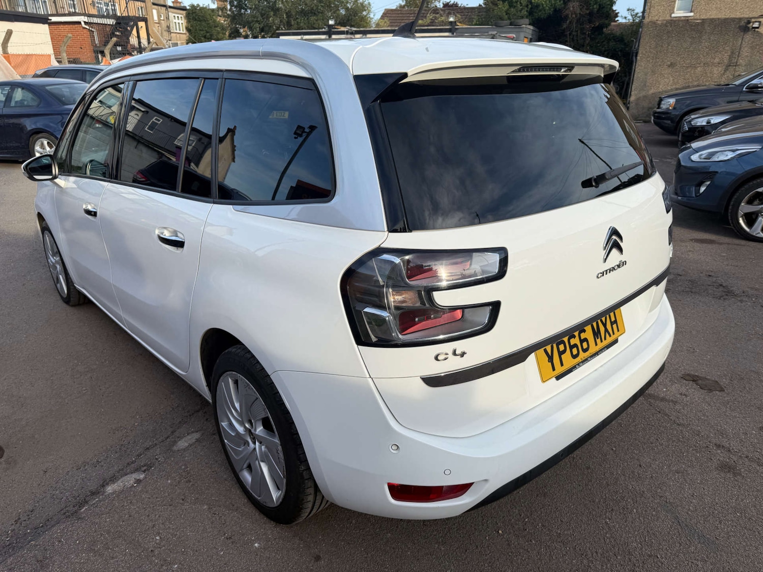 Used Citroen C4 Picasso 2016 for sale - 76056621: Photo 9