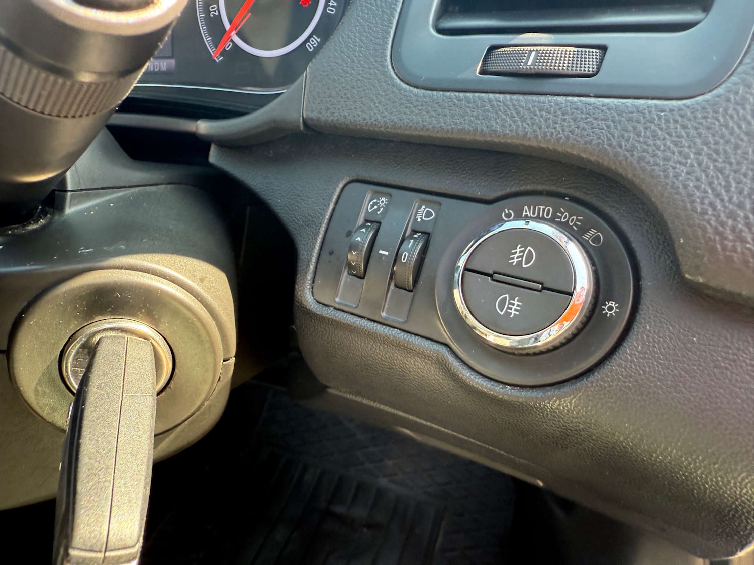 Used Vauxhall Insignia 2015 for sale - 76278436: Photo 29