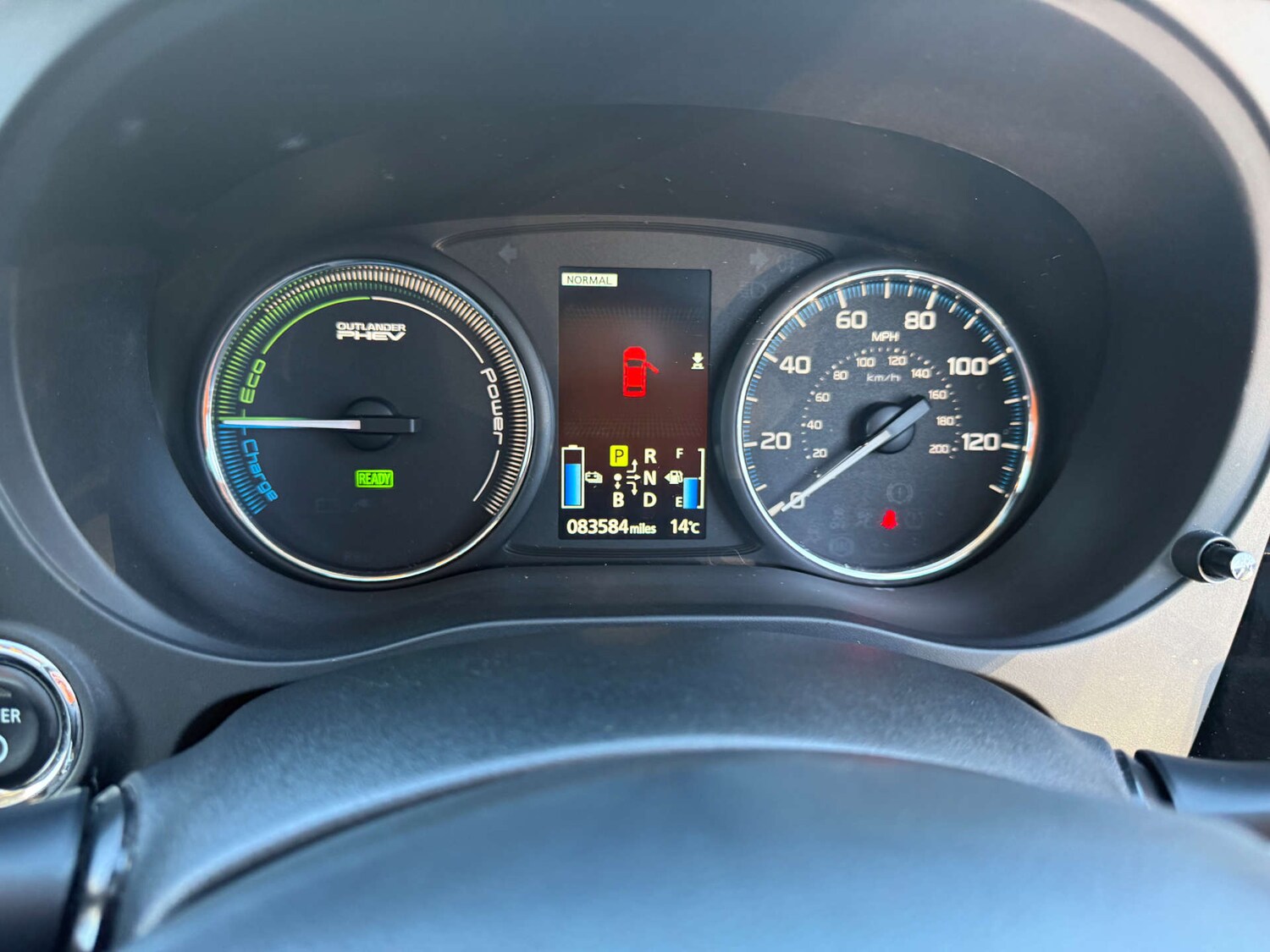 Used Mitsubishi Outlander 2015 for sale - 77821595: Photo 37