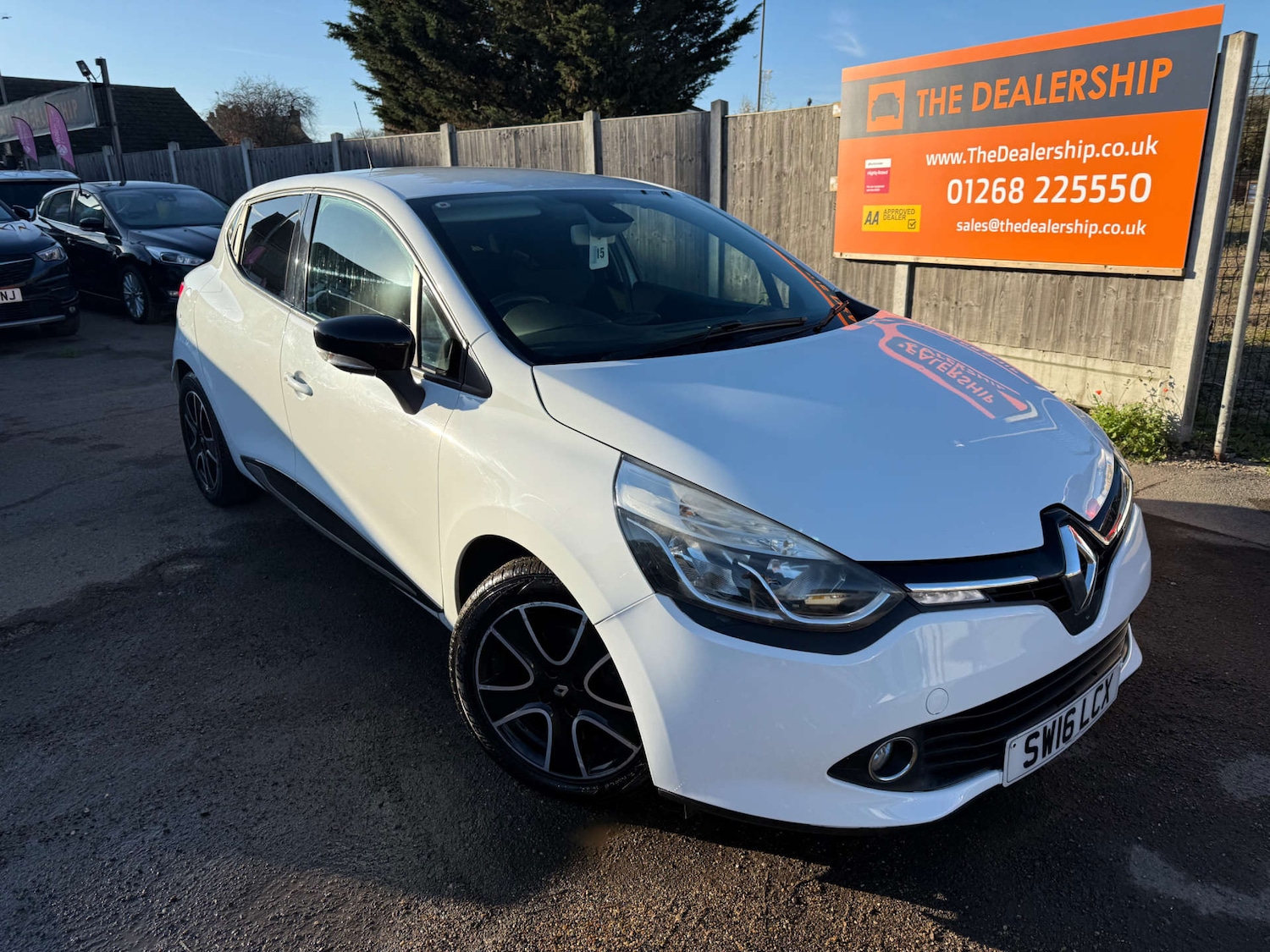 Used Renault Clio 2016 for sale - 76651363: Photo 2