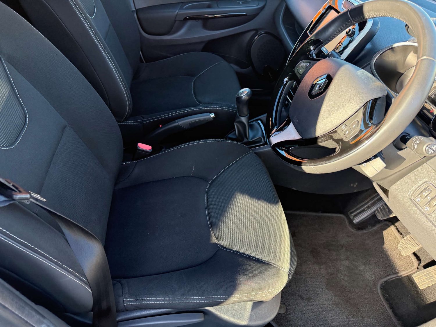 Used Renault Clio 2016 for sale - 76651363: Photo 26