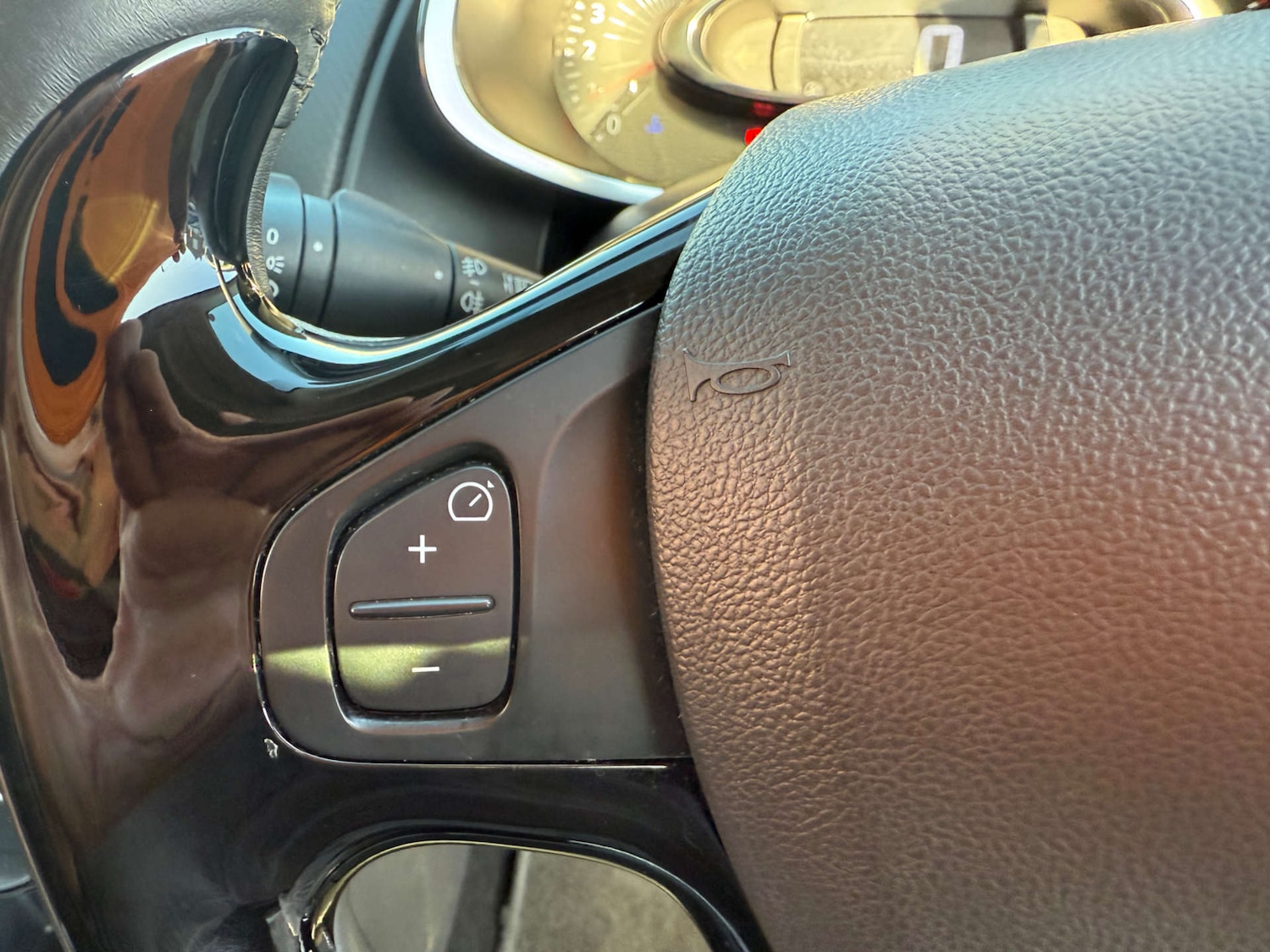 Used Renault Clio 2016 for sale - 76651363: Photo 31