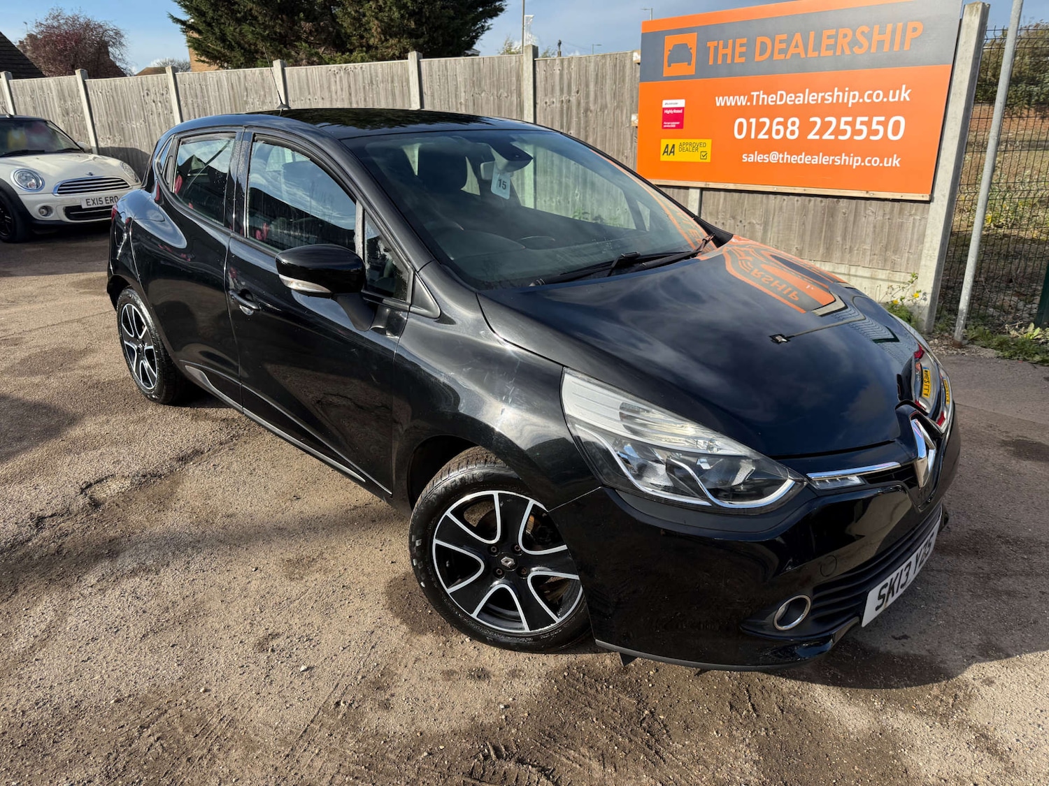 Used Renault Clio 2013 for sale - 76526169: Photo 2